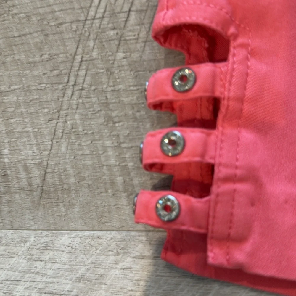 Lulu B Coral Bermuda Shorts Tailored. Size 4 - Picture 3 of 5